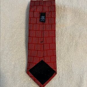 Red Geometric Pattern Tie with Black Diamond Tip